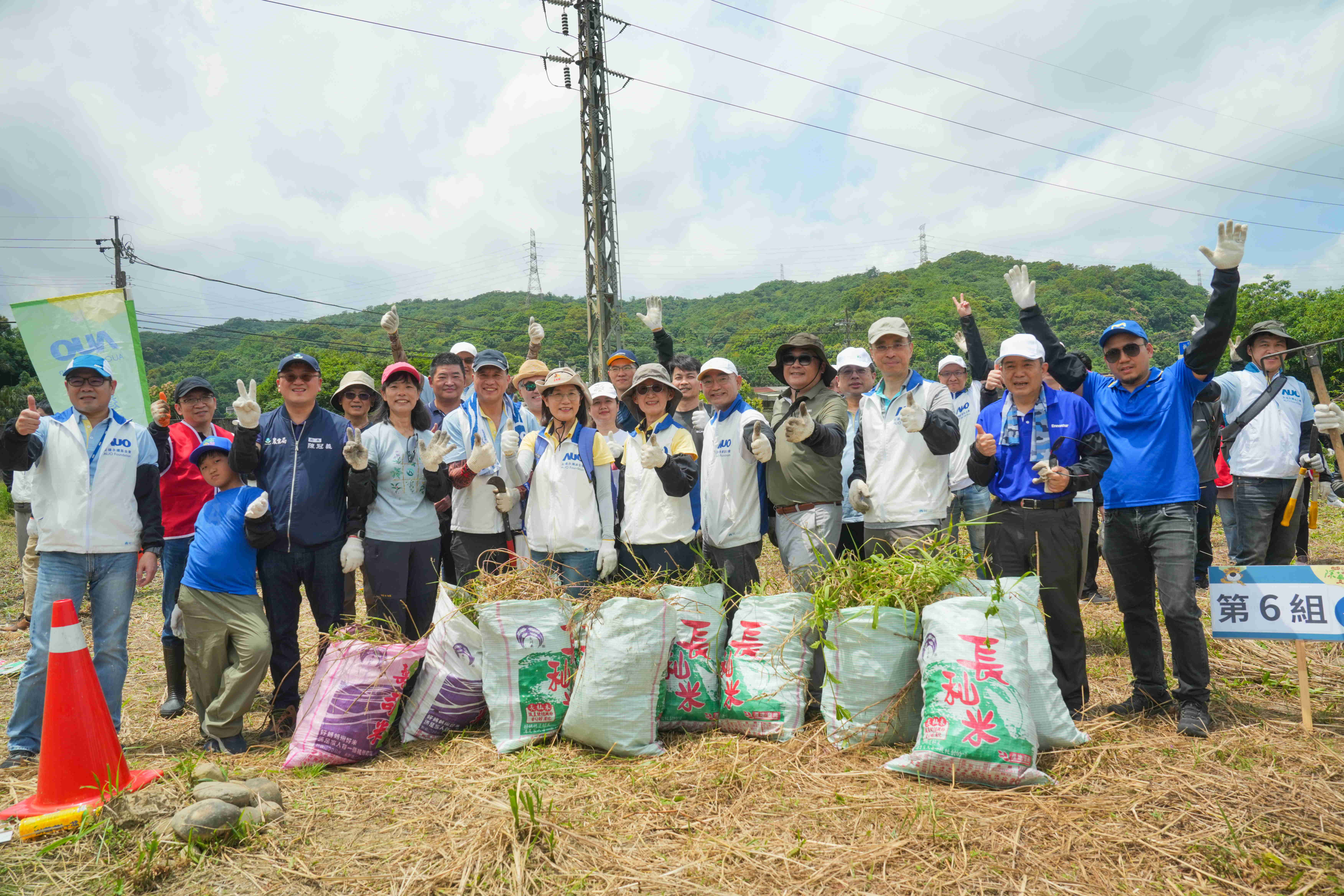 友達永續基金會今（17）日在桃園龍潭廠區舉辦「手護台灣綠色堡壘　Green Party除蔓生活節」，由友達光電暨友達永續基金會董事長彭双浪攜手政府、供應商等合作夥伴共同參與
